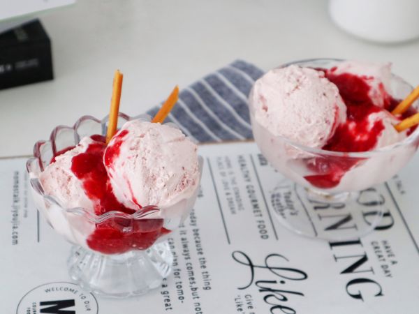 草莓冰激凌怎么做（教你做口感绵密无冰渣的草莓冰淇淋）